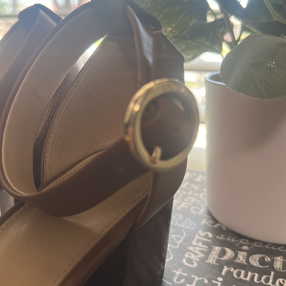 Micheal Kors sandals in the color luggage size 6 - Picture 3 of 6